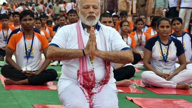 प्रधानमंत्री मोदी ने ओंकार मंत्र के साथ योगाभ्यास शुरू किया