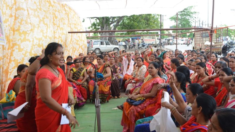 आंगनबाड़ी कार्यकर्ता सहायिका संघ ने अपनी 9 सुत्रीय मांगो को लेकर दिया धरना, प्रधानमंत्री और मुख्यमंत्री के नाम कलेक्टर को सौंपा ज्ञापन