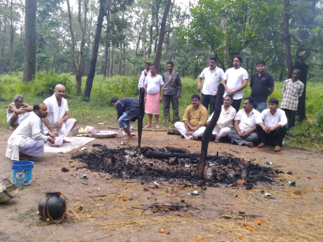 प्रोफेसर खेडा का अस्थि संचय कर अस्थि विसर्जन माॅ नर्मदा अमरकंटक में किया गया