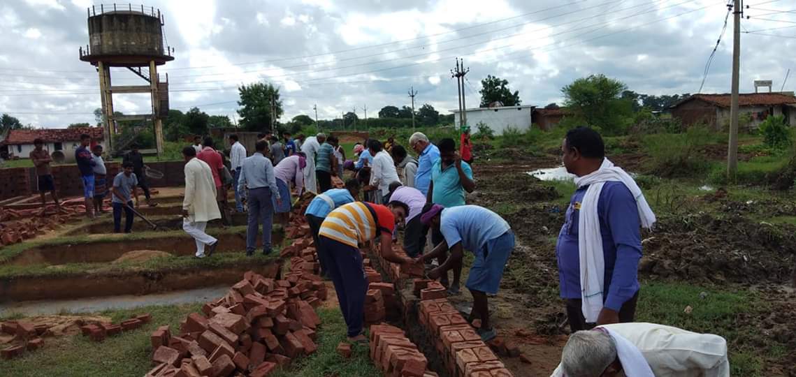 ग्रामीणों ने किया श्रमदान, बन गया प्रदेश का आदर्श गोकुलधाम गौठान