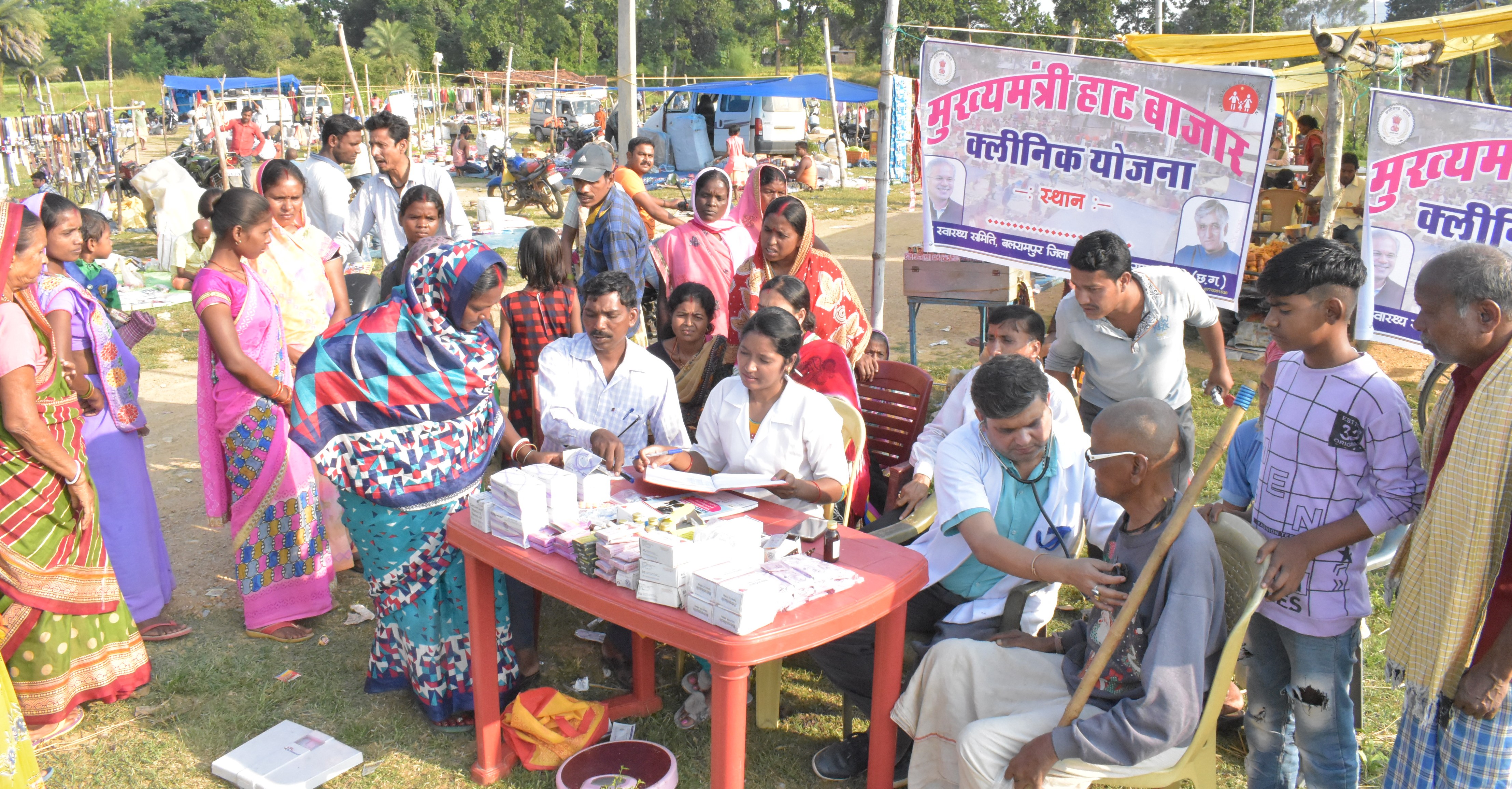 हाट-बाजार क्लीनिक से स्वास्थ्य जांच और उपचार में हो रही आसानी : दूरस्थ इलाकों के ग्रामीणों के लिए वरदान साबित हो रही योजना