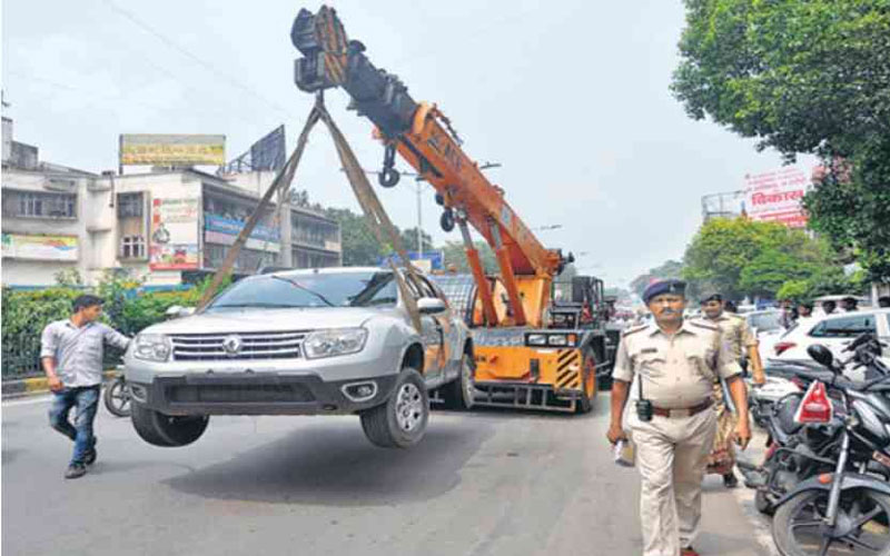 राजधानी की पुलिस ने इनकम टैक्स डिपार्टमेंट की 20 गाड़ियों को जब्त किया