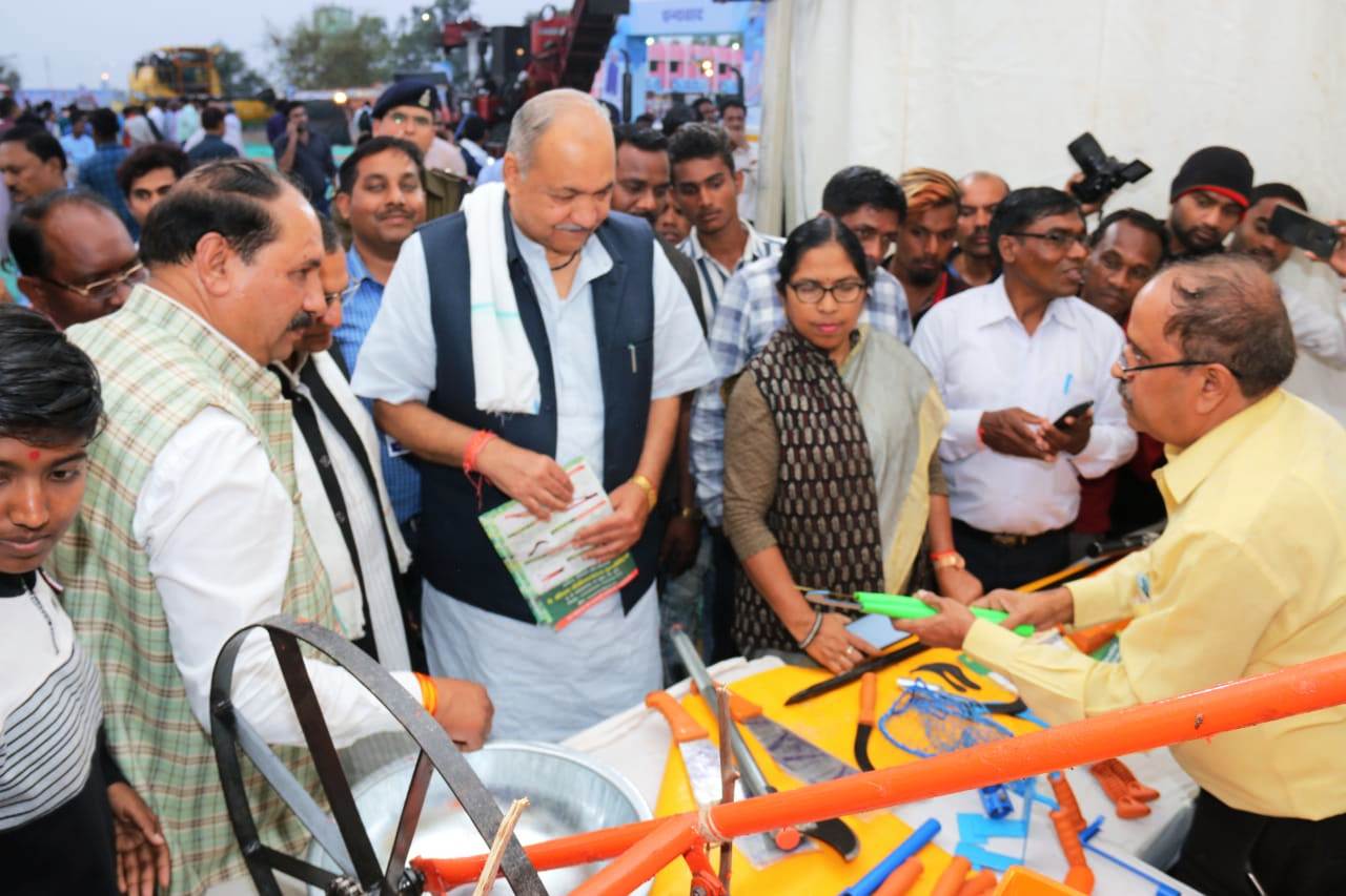 राष्ट्रीय कृषि मेला: अत्याधुनिक कृषि उपकरण बन रहे किसानों के आकर्षण का केन्द्र