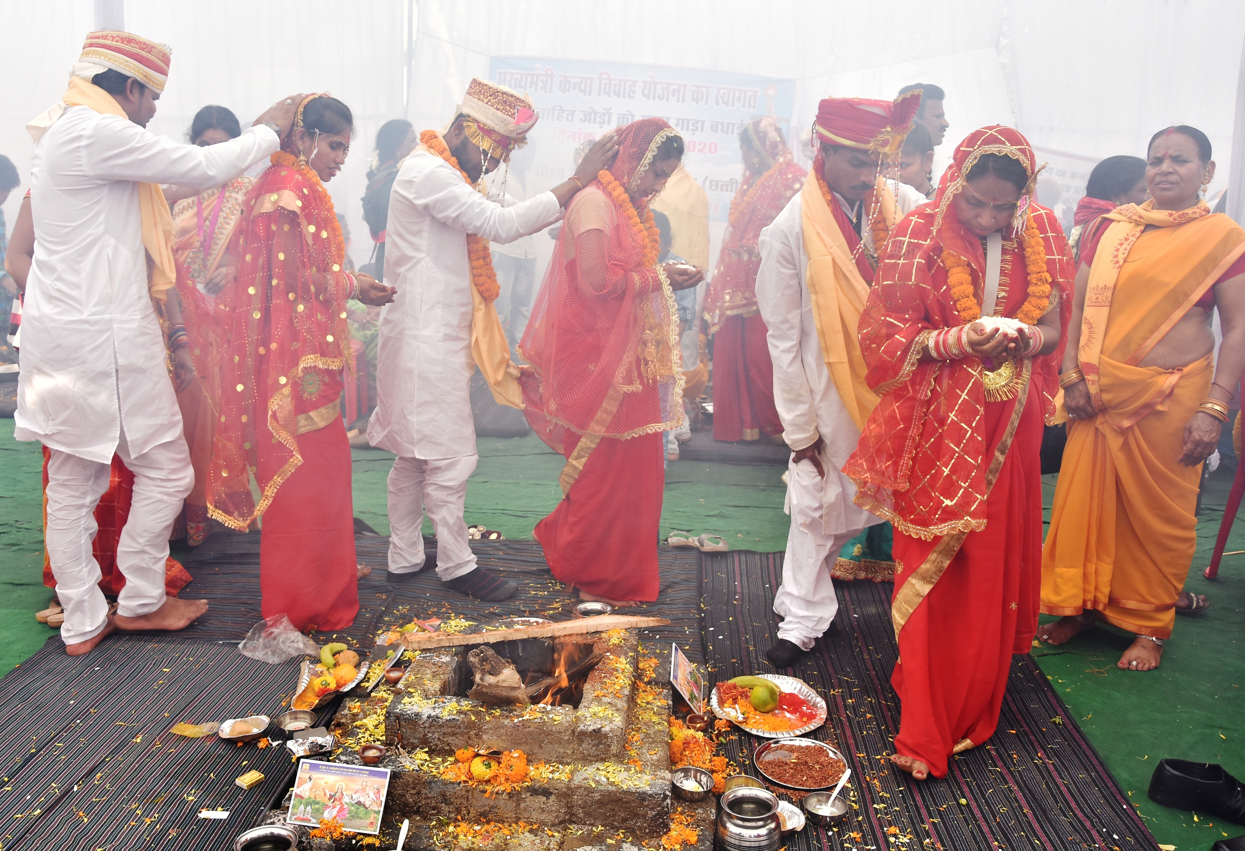 आर्थिक रूप से कमजोर लोगों के लिए  राहत भरा रहा सामूहिक विवाह 