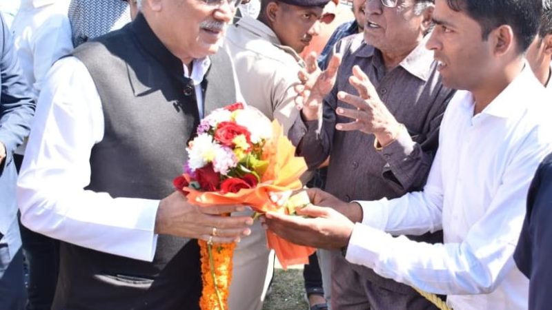 मुख्यमंत्री श्री बघेल का गुरुकुल हेलीपेड में किया गया आत्मीय स्वागत