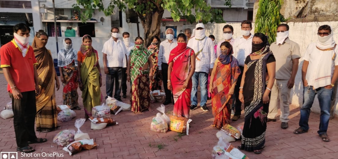 भारतीय बौध्द महासभा ने जरूरतमंदो को वितरण किया दैनिक उपयोगी समान–जिला अध्यक्ष प्रकाश रामटेके