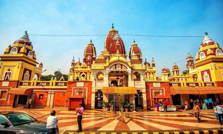 मंदिर में दर्शन के बाद बाहर सीढ़ी पर थोड़ी देर क्यों बैठा जाता है❓