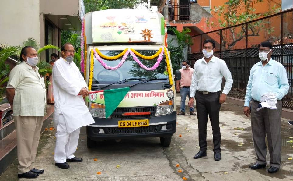 खादी तथा ग्रामोद्योग के उत्पादों की मार्केटिंग के लिए मोबाइल वैन का शुभारंभ किया….उत्पादों का प्रचार-प्रसार और विक्रय को बढ़ावा दिया जाएगा