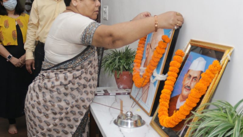 राज्यपाल ने राष्ट्रपिता महात्मा गांधी एवं पूर्व प्रधानमंत्री श्री शास्त्री जयंती पर उन्हें श्रद्धासुमन अर्पित की