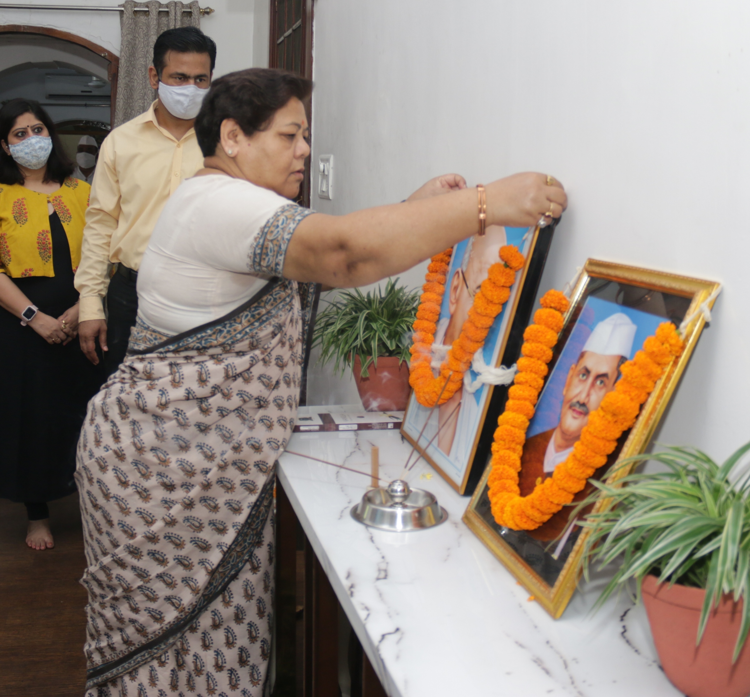 राज्यपाल ने राष्ट्रपिता महात्मा गांधी एवं पूर्व प्रधानमंत्री श्री शास्त्री जयंती पर उन्हें श्रद्धासुमन अर्पित की