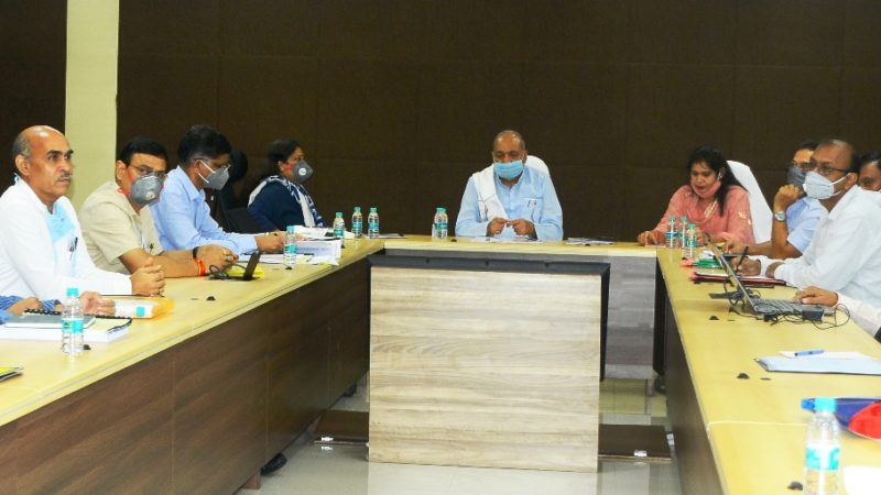 कृषि आधारित गतिविधियों को और बढ़ावा दें: कृषि मंत्री श्री रविन्द्र चौबे