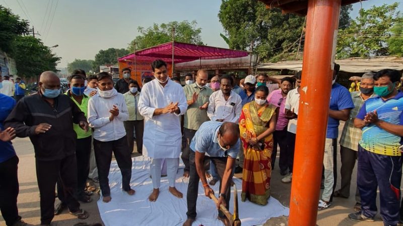 महापौर ने किया भूमि पूजन….विजयादशमी पर खुर्सीपार के क्षेत्रवासियों को बड़ी सौगात