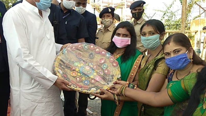 गोबर के दियों को मिली विदेशों में पहचान….मुख्यमंत्री मिले हुनरमंद महिलाओं से