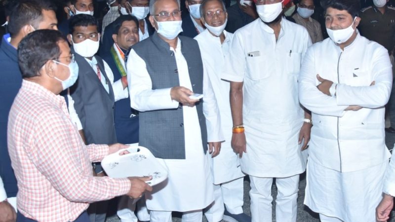 मुख्यमंत्री भूपेश बघेल ने नवनिर्मित ग्लोबल चौक और सड़क चौड़ीकरण कार्य का लोकार्पण किया