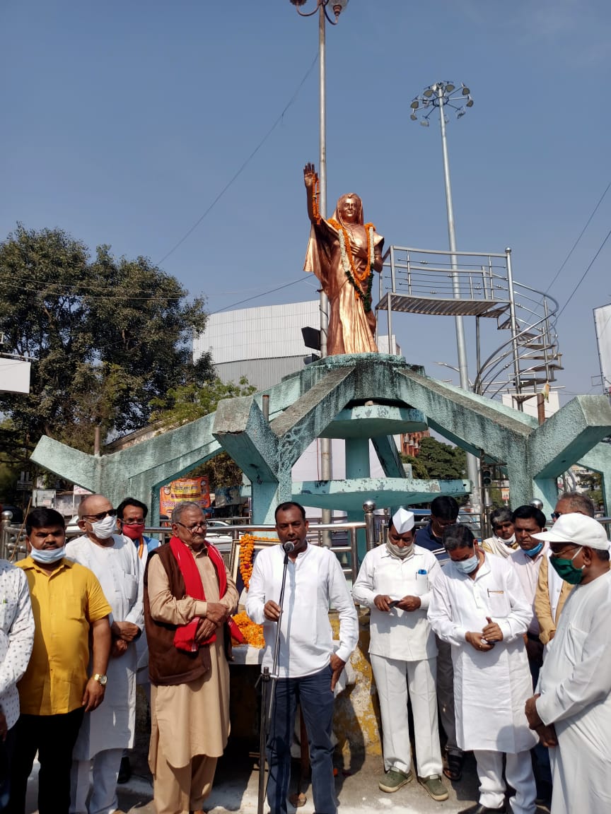 मुख्यमंत्री श्रम स्वास्थ्य योजना के तहत् दाई दीदी क्लीनिक का शुभआरंम्भ कर मुख्यमंत्री भुपेश बघेल जी ने स्व0 इंदिरा जी को सच्ची श्रद्धांजली अर्पित की – प्रमोद नायक