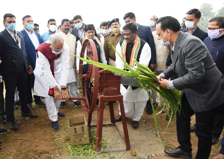 मुख्यमंत्री ने किया कुक्कुट आश्रय का उदघाटन: जनप्रतिनिधियों एवं समूह की महिलाओं से की संवाद