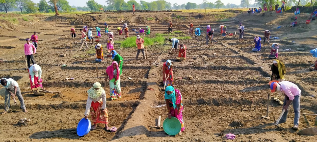 प्रवासी श्रमिकों के लिए संबल बनी मनरेगा….241 प्रवासी श्रमिकों को मिली 11 लाख रूपए से अधिक की मजदूरी