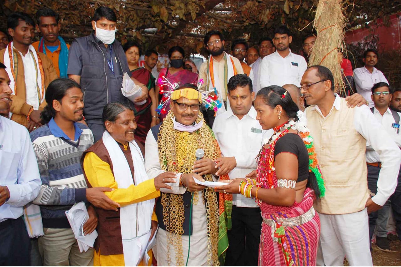 विशेष पिछड़ी जनजाति बैगा को समाज की मुख्यधारा में लाने के लिए गए बड़े फैसले: मंत्री डॉ. प्रेमसाय सिंह टेकाम