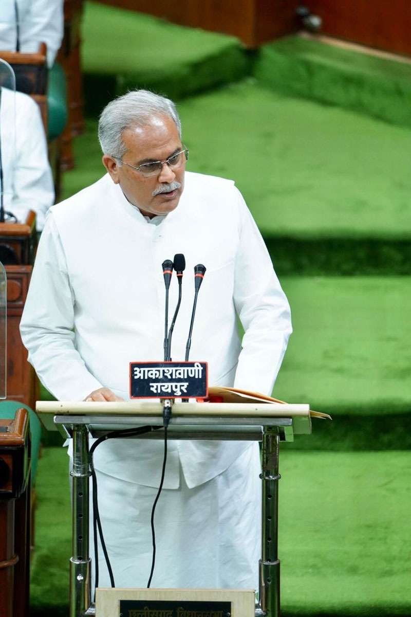 मुख्यमंत्री भूपेश बघेल ने सदन में बजट प्रस्तुत किया और कहा हम केवल शहर बनाने में नहीं बल्कि शहर बचाने में भी विश्वास रखते हैं