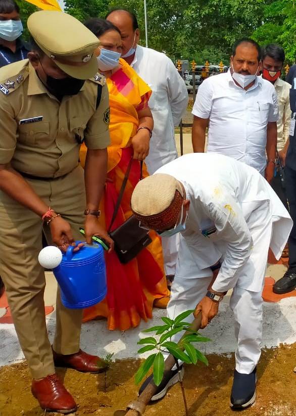 नवीन सड़कों का प्रस्ताव जल्द तैयार करें: गृहमंत्री श्री ताम्रध्वज साहू