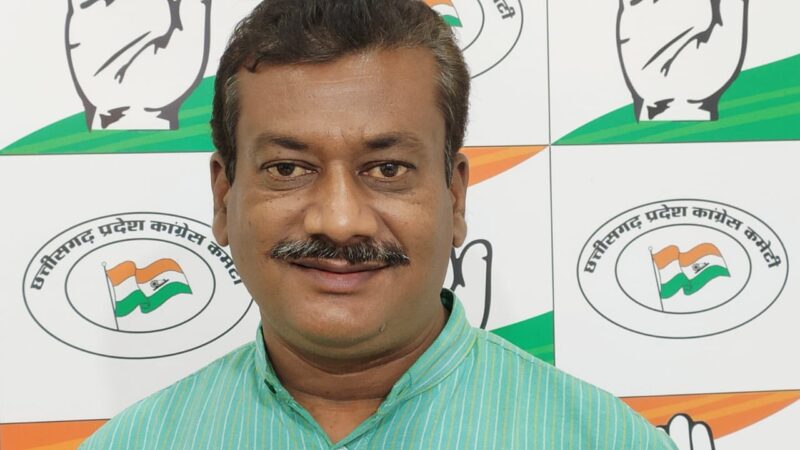 देश के लिए कुर्बान होने वाले गांधी परिवार के प्रति हर कांग्रेस का कार्यकर्ता समर्पित:धनंजय सिंह ठाकुर