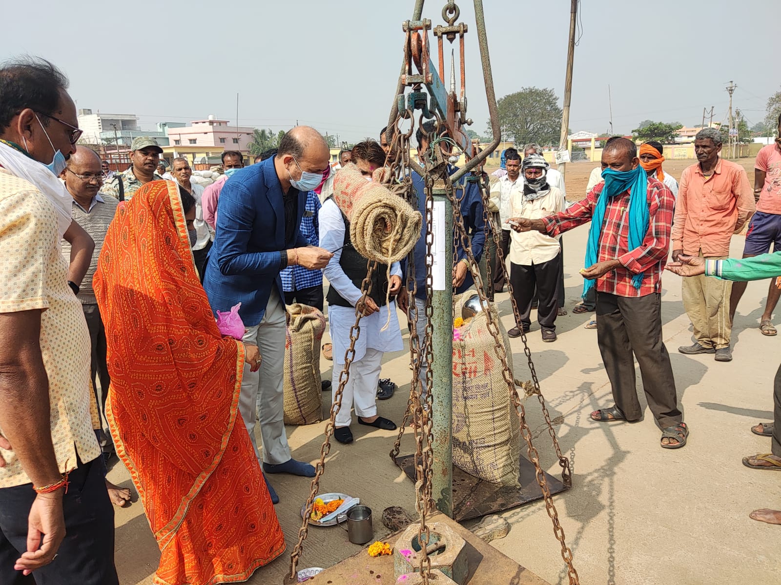 धान खरीदी के पहले दिन अपूर्व उत्साह, पूजा-अर्चना कर शुरू हुई धान खरीदी