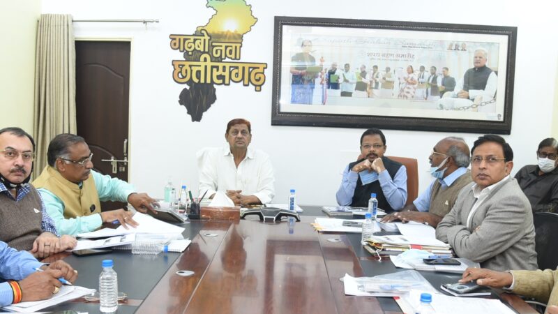 श्री अकबर ने छत्तीसगढ़ आदिवासी, स्थानीय स्वास्थ्य परंपरा एवं औषधि पादप बोर्ड की कार्यों की समीक्षा की