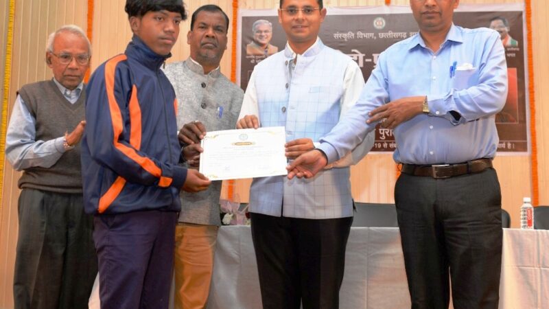 स्वामी विवेकानन्द की जीवनी पर भाषण प्रतियोगिता का आयोजन….संचालक संस्कृति ने विजेताओं को प्रमाण-पत्र एवं पुरस्कार राशि देकर किया सम्मानित