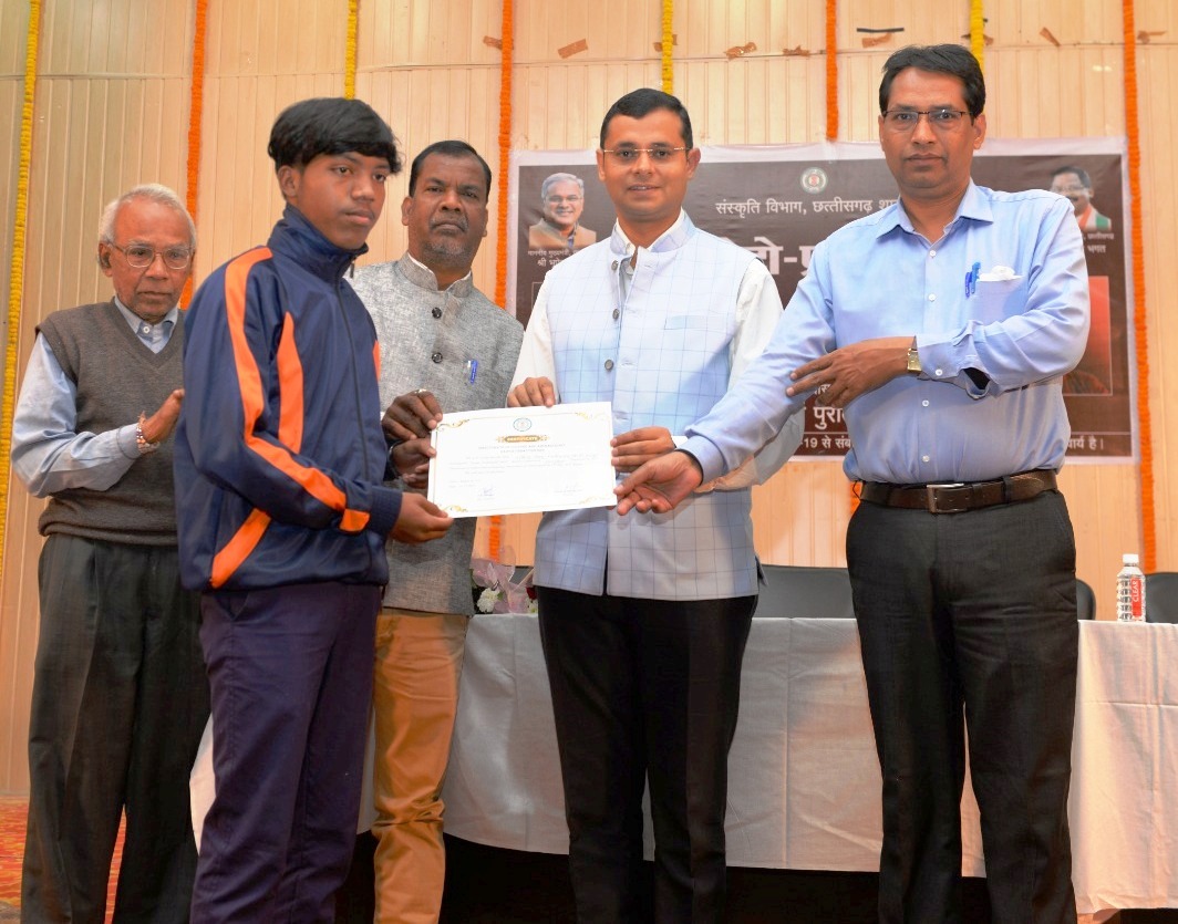 स्वामी विवेकानन्द की जीवनी पर भाषण प्रतियोगिता का आयोजन….संचालक संस्कृति ने विजेताओं को प्रमाण-पत्र एवं पुरस्कार राशि देकर किया सम्मानित