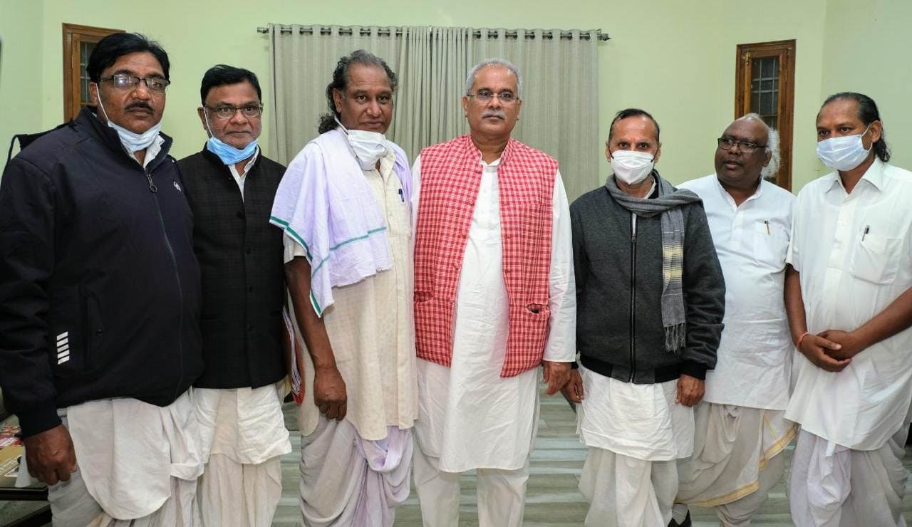 मुख्यमंत्री से गहिरा गुरु आश्रम सामरबार के प्रतिनिधिमंडल ने की सौजन्य मुलाकात