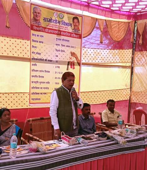 छत्तीसगढ़ हस्तशिल्प विकास बोर्ड के अध्यक्ष ने किया बांस शिल्प प्रशिक्षण का शुभारंभ