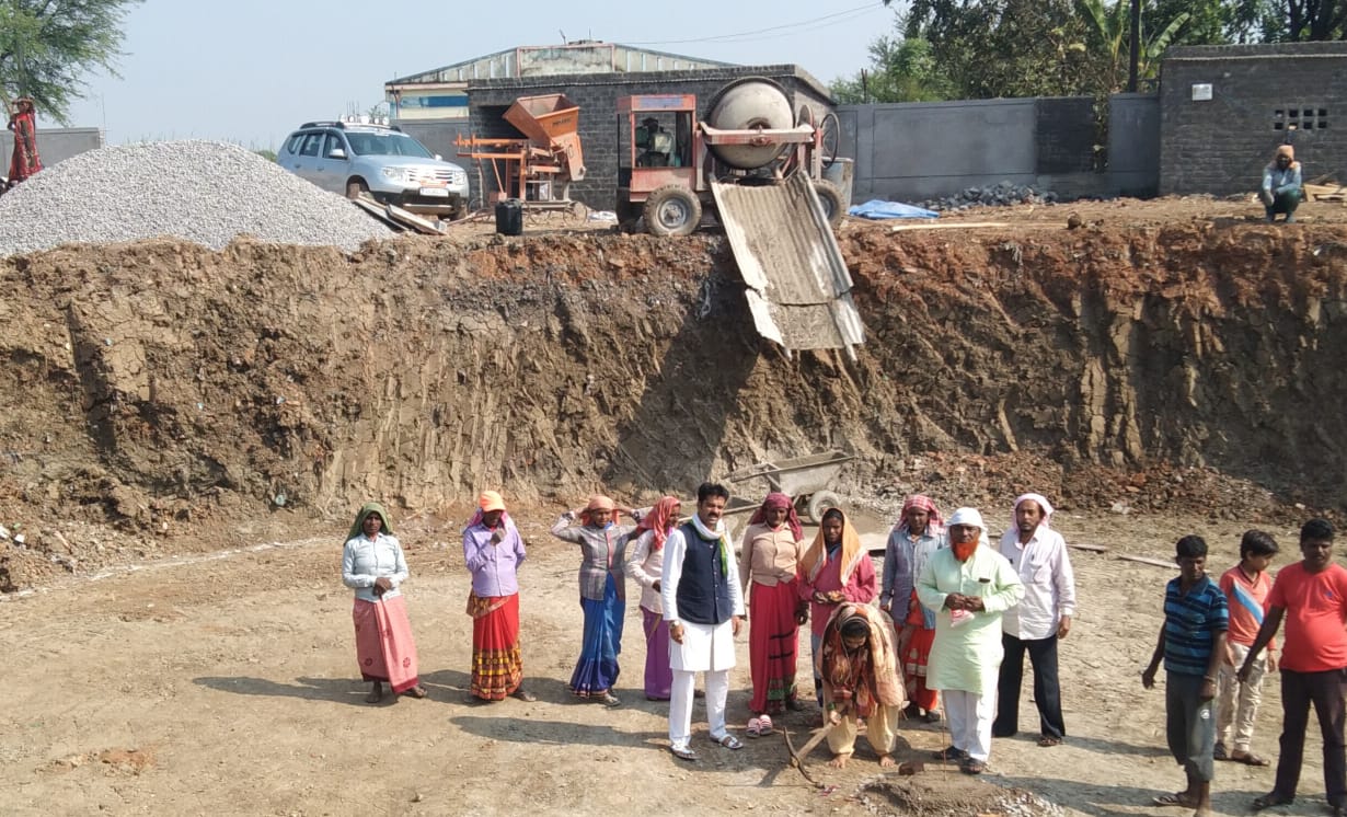 उच्च स्तरीय जलघर का शिलान्यास महापौर के निर्देश पर पूर्व पार्षद हबीबुन्निसा ज़फ़र हाशमी, जल विभाग अध्यक्ष अवैश हाशमी और वार्ड वासियों के हाथों हुआ