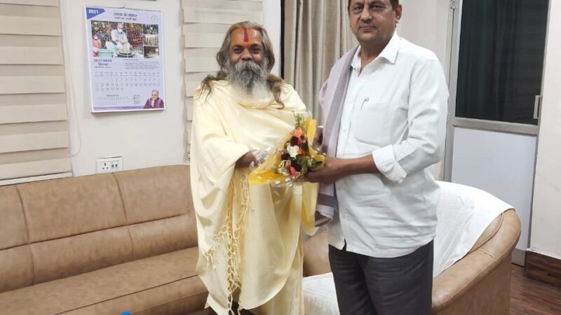 मंत्री श्री मोहम्मद अकबर से मिले महंत श्री रामसुदंर दास…भाठागांव बस स्टैण्ड के सामने जमीन पर दुकानें बनाने की अनुमति मांगी श्री दुग्धाधारी मठ ने