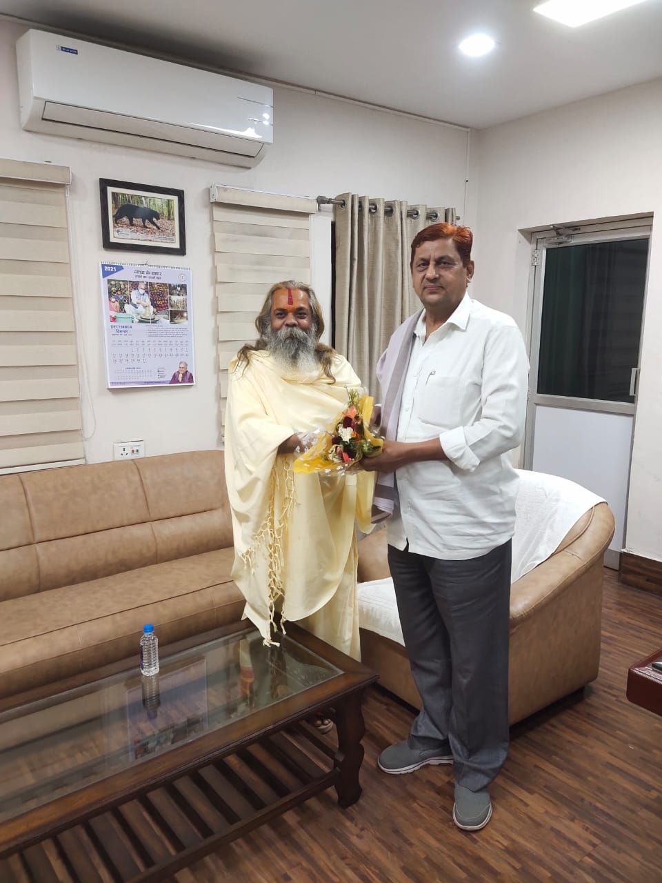 मंत्री श्री मोहम्मद अकबर से मिले महंत श्री रामसुदंर दास…भाठागांव बस स्टैण्ड के सामने जमीन पर दुकानें बनाने की अनुमति मांगी श्री दुग्धाधारी मठ ने