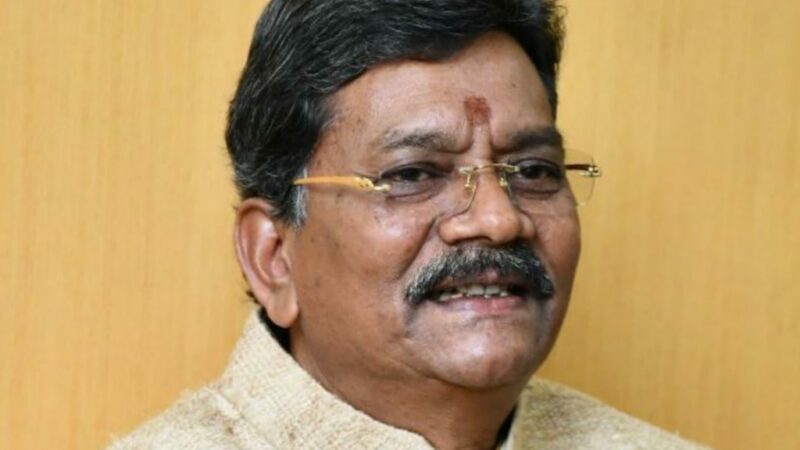 विष्णुदेव साय को मुख्यमंत्री बनने पर पूर्व विधानसभा अध्यक्ष चरणदास महंत ने दी बधाई