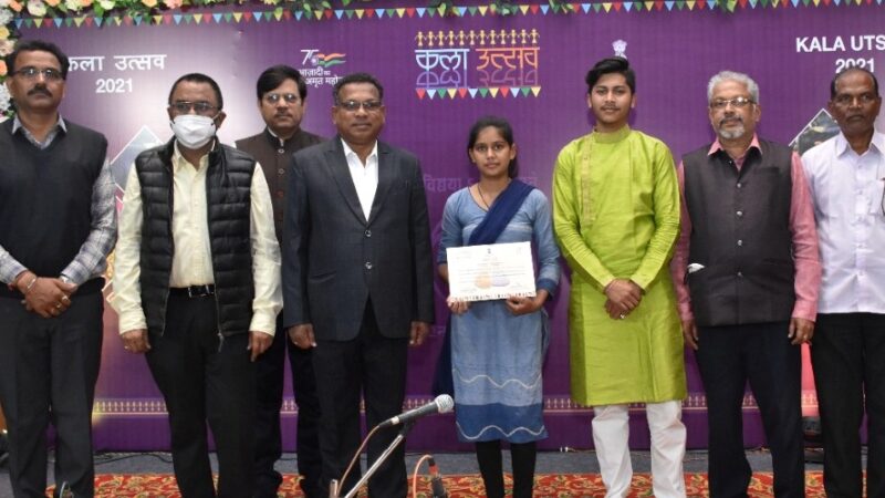 राष्ट्रीय कला उत्सव में छत्तीसगढ़ के जयंत व साधना ने दी ऑनलाइन प्रस्तुति…राज्य स्तर पर 18 छात्र-छात्राओं का चयन