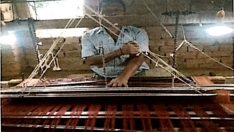 सफलता की कहानी – टाई डाई साड़ी बुनाई से संजय हुए खुशहाल