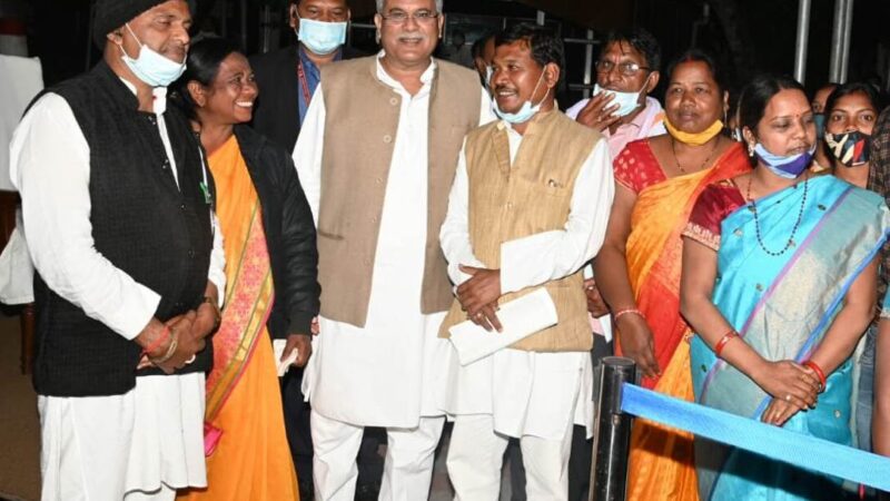 मुख्यमंत्री श्री बघेल से धरमजयगढ़ के मितानिन एवं समन्वयकों के पदाधिकारियों ने की सौजन्य मुलाकात