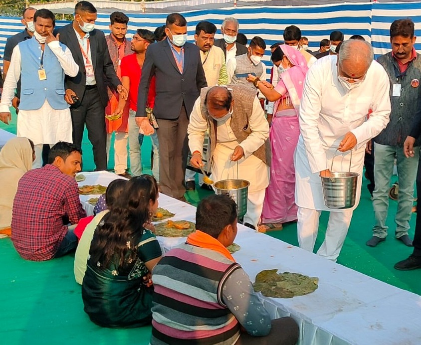 मुख्यमंत्री अनुरागी धाम में नवधा रामायण के समापन समारोह में हुए शामिल