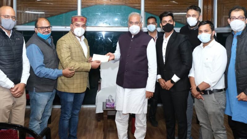 मुख्यमंत्री सहायता कोष में ग्रामीण विकास सहारा संस्था ने दिया एक लाख का सहयोग