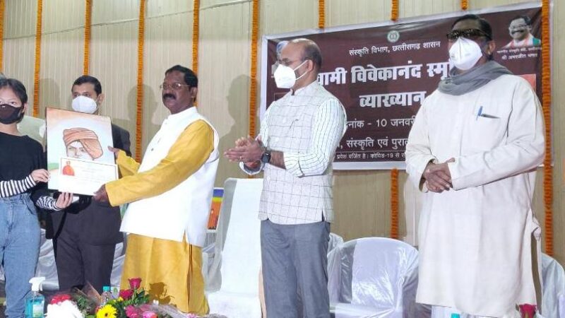 खाद्य मंत्री स्वामी विवेकानंद जयंती के उपलक्ष्य में आयोजित व्याख्यान कार्यक्रम में हुए शामिल