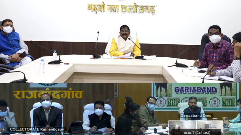 टीकाकारण और कोरोना जांच में तेजी के साथ ही अस्पतालों में बेड, आक्सीजन, वेन्टिलेटर और दवाई आदि की व्यवस्था सुनिश्चित करने के निर्देश
