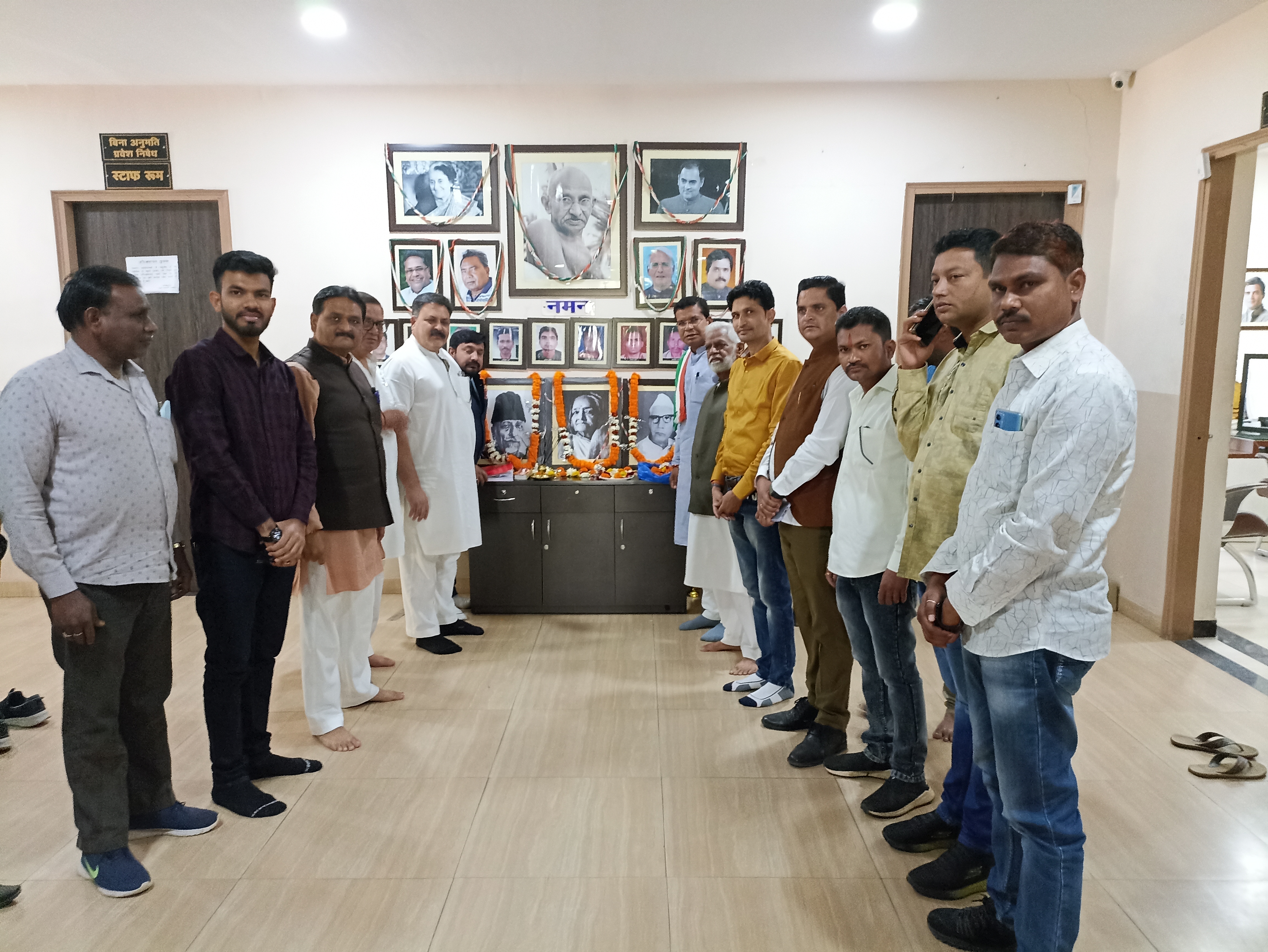 कस्तूरबा गांधी, मौलाना आजाद एवं डॉ. खूबचंद बघेल पुण्यतिथि के अवसर पर कांग्रेसजनों ने श्रद्धांजलि अर्पित की