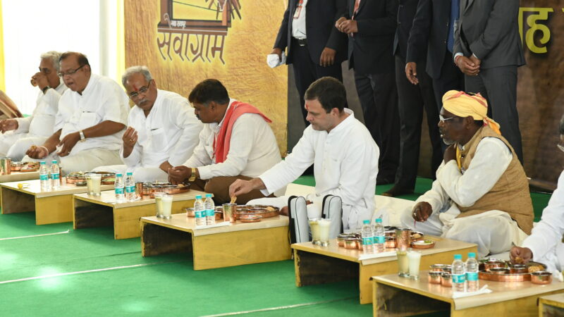 कुल्हाड़ी घाट के बन सिंह ने राजीव गांधी जी से मिलाया था हाथ आज राहुल गांधी के साथ बैठकर खाना खाया…