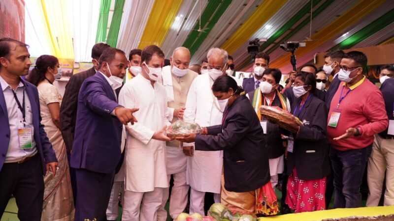 सांसद श्री राहुल गांधी ने प्राकृतिक फाईबर से निर्मित उत्पादों की सराहना