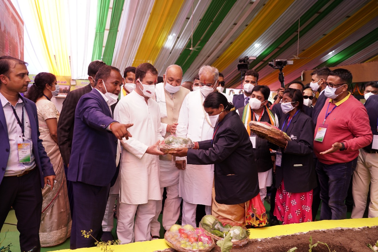 सांसद श्री राहुल गांधी ने प्राकृतिक फाईबर से निर्मित उत्पादों की सराहना