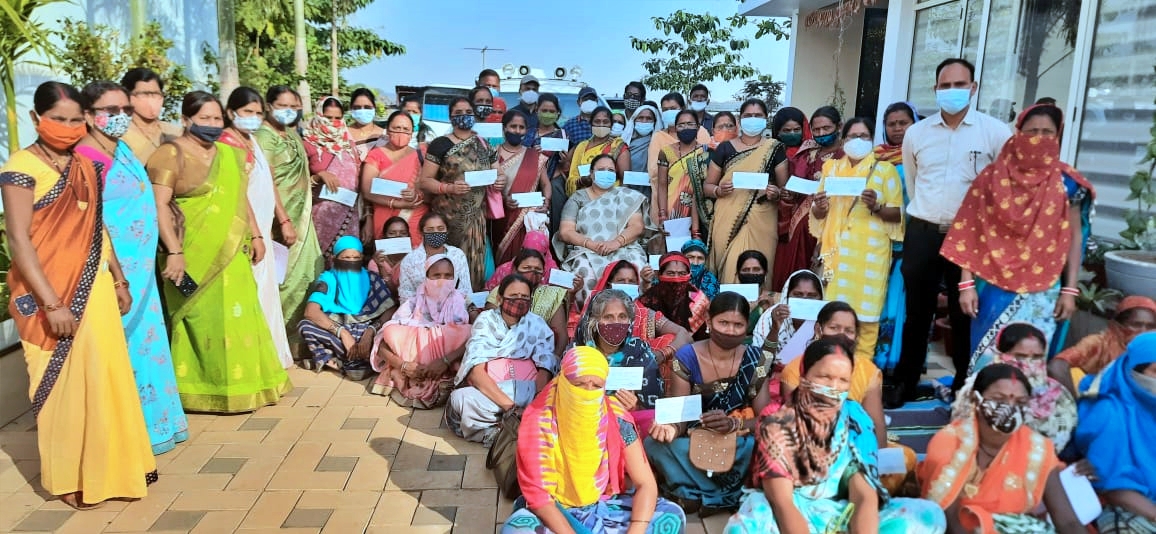 मंत्री श्रीमती भेंडिया ने महिलाओं को आत्मनिर्भर बनाने प्रदान किए 23.70 लाख रूपए के चेक….महिला कोष की ऋण योजना से 36 महिला समूहों और सक्षम योजना से 2 हितग्राहियों को किया लाभान्वित