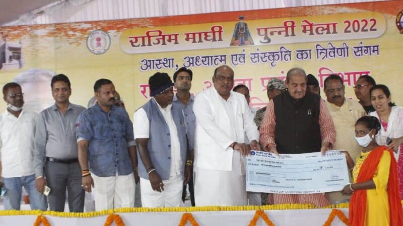 मेला में राजस्व एवं पुलिस विभाग के कार्यक्रम में शामिल हुए राजस्व मंत्री श्री अग्रवाल