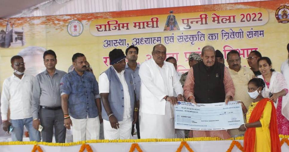 मेला में राजस्व एवं पुलिस विभाग के कार्यक्रम में शामिल हुए राजस्व मंत्री श्री अग्रवाल