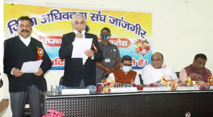 श्री महंत एवं अग्रवाल जांजगीर-चांपा में अधिवक्ता संघ के शपथ ग्रहण समारोह में हुए शामिल